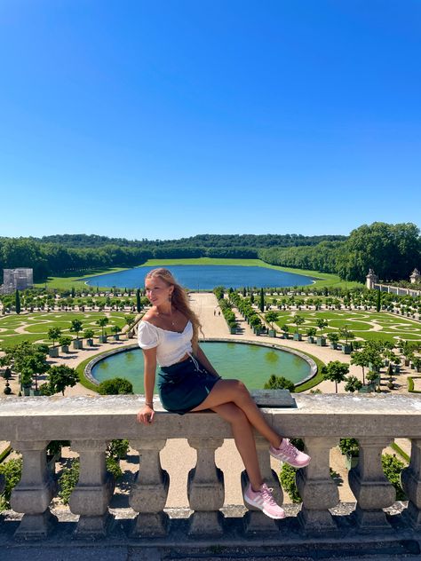 Versailles Photoshoot Ideas, Palace Of Versailles Instagram Pictures, Palace Of Versailles Poses, Palace Of Versailles Photoshoot, Versailles Palace Photo Ideas, Palace Of Versailles Picture Ideas, Photoshoot Ideas Paris, Versailles Instagram Pictures, Palace Of Versailles Photo Ideas