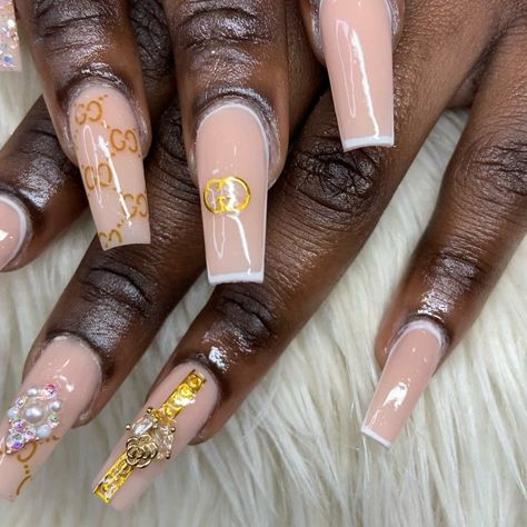 Gucci 🤎 Gucci Nails, Sparkle Nails, Glam Nails, Diamond Nails, Nails Designs, Red Nails, Natural Nails, Glitter Nails, Fall Colors