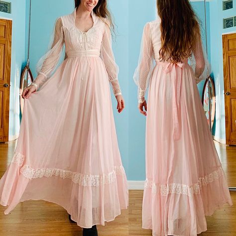 Pink Gunne Sax Dress, Light Pink Maxi Dress, Random Sketch Ideas, Medieval Things, 80s Inspired Outfits, Pink Lace Dress, Sax Dress, Gunne Sax Dress, 1970s Dresses