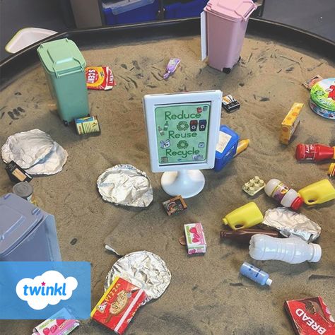 ♻️ Janet created this wonderful tuff tray to encourage her children to think about the environment and how we can reduce, reuse and recycle! Teach your class about how to make changes and help the environment with our environment resource pack - click to download!  #environment #tufftray #tuffspot #earlyyears #eyfs #eyfsteacher #earlyyearsteacher #eyfsclassroom #eyfsteacher #teaching #teachingresources #teachersofig #twinkl #twinklresources #education #school #homeeducator #homeed #tufftrayideas Materials Eyfs, Recycling Tuff Tray Ideas, Michael Recycle Activities, Nursery Environment Eyfs, Natural Resources Tuff Tray, Recycling Provocation, Reduce Reuse Recycle Activities, Looking After The Environment Eyfs, Environment Activities