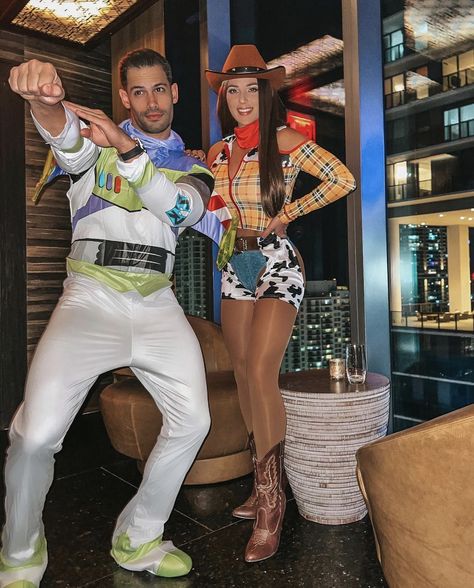 Buzz Lightyear Couple Costume, Couples Toy Story Costume, Toy Story 4 Costumes, Jesse You Story Costume, Woody Jessie And Buzz Costume, Halloween Couple Outfits Ideas, Tou Story Halloween Costumes, Buzz Light Year And Woody Couple Costume, Couple Toy Story Costumes