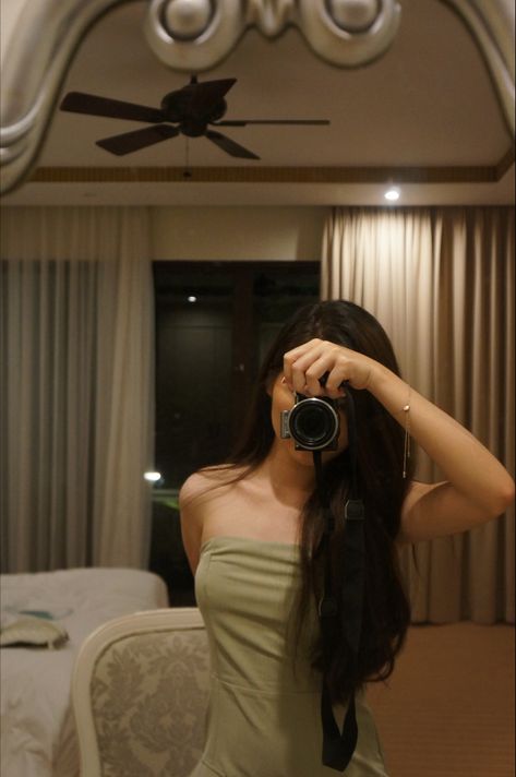 Mirror Camera Selfie, Mirror Outfit Pics, Ig Selfie Ideas, Camera Mirror Selfie, Beautiful Photoshoot Ideas, Best Friends Aesthetic, Best Photo Poses, Instagram Pose, Instagram Photo Inspiration