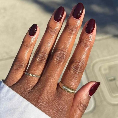 Nail Ideas For Winter, Holiday Party Nails, Cherry Mocha, Pretty Nail Polish Colors, Trendy Nail Polish, Pretty Nail Polish, Fall Manicure, Seasonal Nails, Red Nail Polish