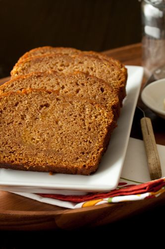 Butternut Squash Bread - you've got to try this one...slightly milder than pumpkin bread and every bit as delicious | CSA crop: butternut squash Moist Bread Recipe, Fat Cakes Recipe, Fruit Loaf Recipe, Better Batter Gluten Free, Butternut Squash Bread, Low Fat Cake, Squash Bread, Pumpkin Spice Bread, A Loaf Of Bread