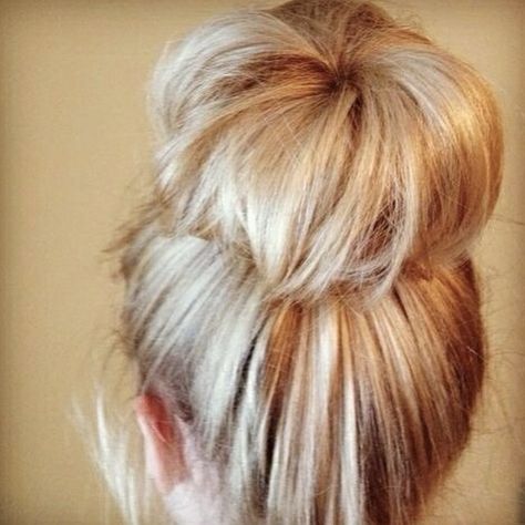 Hot Bun 9,90€ www.jennyfhair.com  #Padgram Tumblr Hair, Mom Hairstyles, Tinker Bell, Good Hair Day, Great Hair, Hair Dos, Messy Bun, Gorgeous Hair, Hair Day