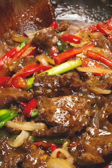 Easy Mongolian Beef, Steak Stir Fry, Beef Stir Fry Recipes, Mongolian Beef Recipes, Chinese Cooking Wine, Easy Chinese Recipes, Fried Beef, Beef Stir Fry, Pepper Steak