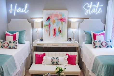 Tcu Dorm, Sorority Dorm Room, Sorority House Rooms, Sorority Room, Pink Dorm Rooms, Preppy Dorm Room, Dream Dorm Room, Dorm Room Styles, Pink Dorm