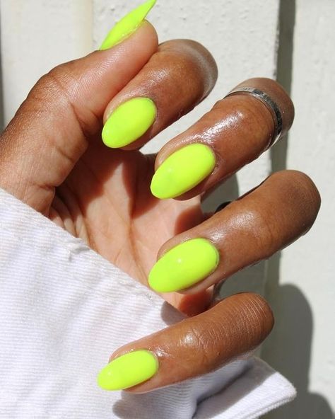 49 Bright Neon Nail Designs to Inspire Your Next Manicure - Paisley & Sparrow Neon Nail Ideas, Neon Nail Colors, Lime Nails, Lime Green Nails, Neon Yellow Nails, Neon Nail Designs, Neon Green Nails, Yellow Nail Art, Yellow Nails Design