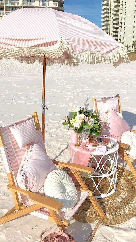 Pink Beach Picnic, Beach Picnic Party, Luxury Picnic, Picnic Inspiration, Barbie Summer, Picnic Decorations, Perfect Date Night, The Perfect Date, Beach Haven