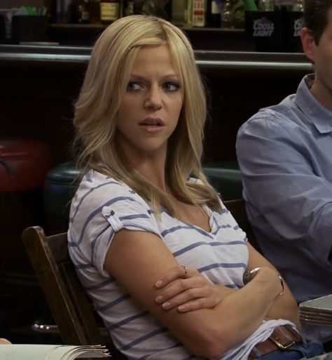 dee reynolds Sunny Characters, Dee Reynolds, Sweet Dee, Kaitlin Olson, Sunny Hair, It's Always Sunny In Philadelphia, Always Sunny, Sunny In Philadelphia, It's Always Sunny