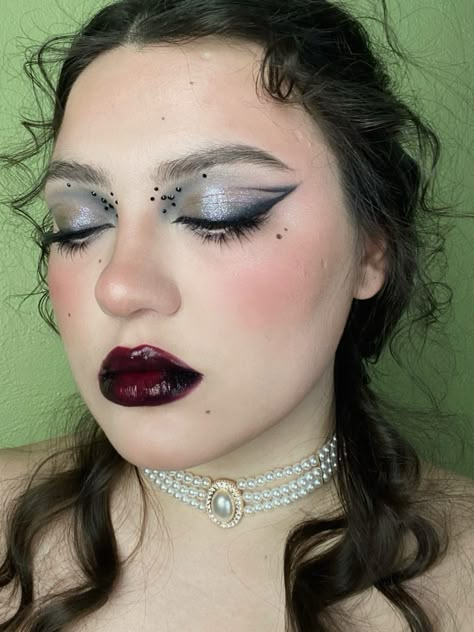 Makeup Vampire, Moon Makeup, Artsy Makeup, Rhinestone Makeup, Classic Makeup, Makeup List, Inspo Makeup, Swag Makeup, Cool Makeup Looks