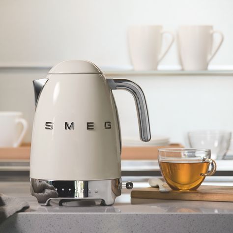 True connoisseurs will know that green and flavoured teas are best enjoyed at their optimum temperatures. Enter stage left, our variable temperature kettle! With 7 temperature settings and a ‘keep warm’ button, you need never make a sub-par cup of tea ever again.   Link in bio.   #smeg #smeguk #teatime #morningtea #kitcheninspiration #interiordesign #design #interiors #kitchen #inspiration Cream Kettle, Smeg Kettle, White Kettle, Perfect Cup Of Tea, Kettle And Toaster, Breakfast Set, 50 Style, Fun Cup, Nebraska Furniture Mart