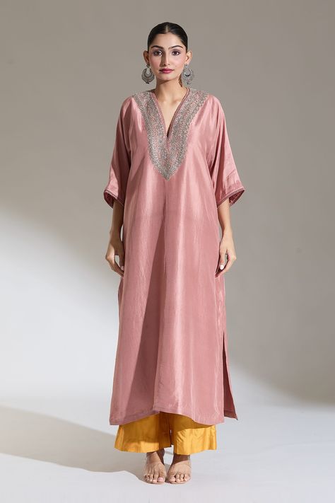 Buy Peach Embroidered Rose V Neck Kaftan Kurta For Women by JAYANTI REDDY Online at Aza Fashions. Kurta Designs Women Casual, V Neck Kaftan, Kaftan Kurta, Kaftan Pattern, Kurta Women, Jayanti Reddy, Stylish Kurtis Design, Trendy Outfits Indian, Kaftan Designs