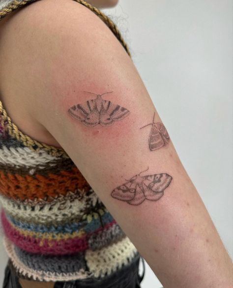 Tiny Moth Tattoo, Pointillism Tattoos, Small Realism Tattoo, Tattoo Ethereal, Small Moth Tattoo, Unique Back Tattoos, Tatted Women, Micro Realism Tattoo, Ink Tattoo Ideas