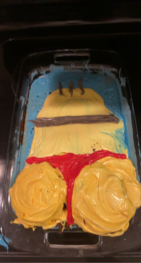 minion facing down with thong Silly Cakes Funny, Caked Up, Cake Decorating Contest, Cake Funny Design, Funny Baking Ideas, Goofy Cake Ideas, Cursed Birthday Cake, Cake Decorating Funny, Funny Cake Decorating Ideas