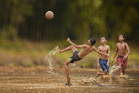 Too often, photographs of life in a rural village in a distant country revolve around sadness, hunger and depravity, but rural village life can also be Playground Photography, Happy Kids Quotes, Film Moodboard, High Speed Photography, Children Playground, Labuan Bajo, Pay Back, Village Photography, Cute Black Wallpaper