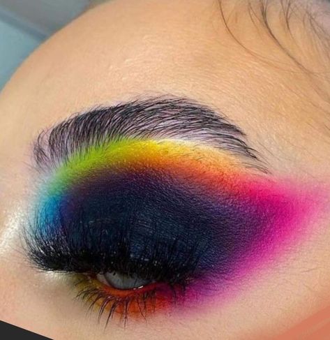 Tye Dye Makeup, Pride Eye Makeup, Rainbow Eyeshadow Looks, Rainbow Makeup Looks, Wolf Makeup, Unconventional Makeup, Rainbow Eye Makeup, Rainbow Eyeshadow, 2023 Makeup