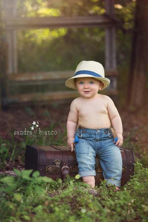 SB Baby Boy Photoshoot Ideas, Boy Photoshoot Ideas, Baby Boy Photoshoot, 6 Month Baby Picture Ideas, Boy Photoshoot, Boy Photo Shoot, Shooting Ideas, Kind Photo, First Birthday Pictures