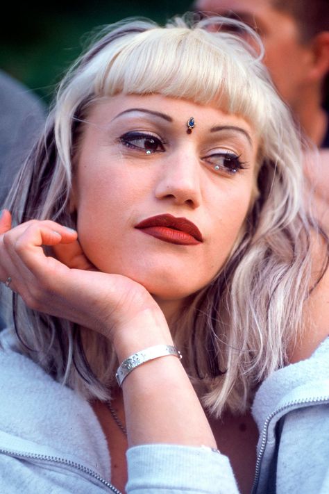 1990s Makeup, Gwen Stefani Hair, Gwen Stefani Makeup, Gwen Stefani 90s, Hairstyles 90s, 1990 Style, Soft Grunge Hair, 90s Grunge Hair, Gwen Stefani Style