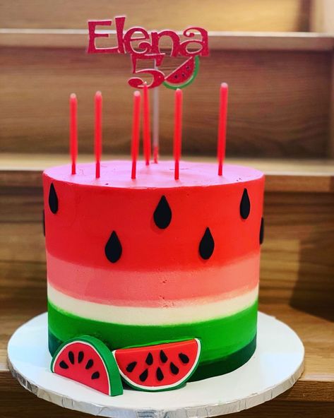 PrettyNdetailed on Instagram: “🍉Summer vibe with this watermelon themed topper! #customtoppers #birthday #kidparty #watermelons” Watermelon Cake Design, Fruit Cake Designs, Watermelon Cake Ideas, Design Chocolate Cake, Watermelon Birthday Cake, Colourful Cake Decoration, Cake Ideas Vintage, Watermelon Cake Birthday, Watermelon Cakes