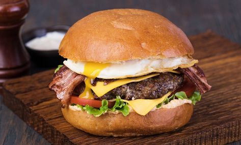 Goat Cheese Burger, Bacon Burger Recipes, Black Bean Patties, Canadian Dishes, Burger Recipes Beef, Beet Burger, Egg Burger, Sauce For Salmon, Breakfast Burger