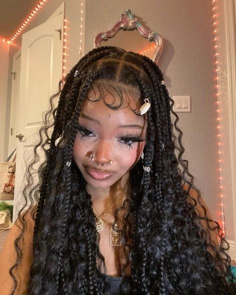 Goddess Braids With Jewels, Fairy Braids Black Women, Angel Braids Black, Fairy Braids Hairstyles Black, Braids With Shells And Beads, Sza Braids Hairstyles, Messy Goddess Braids, Braids With Crystals, Bugged Out 111