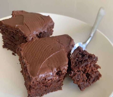 Oat Flour Chocolate Cake (Incredibly Moist) Oat Flour Cake, Recipe Ingredients List, Cocoa Cake, Chocolate Frosting Recipes, Traditional Cakes, Delicious Cake Recipes, Oat Flour, Chocolate Dessert Recipes, Chocolate Muffins