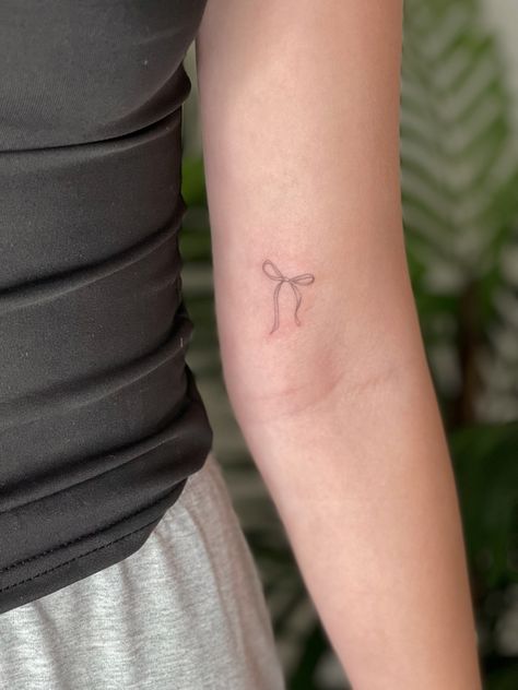 Bow Tattoo Placement, Tiny Bow Tattoo, Dainty Tattoo Placement, Tattoo Ideas Fine Line, Fine Line Tattoo Ideas, Bow Tattoo Designs, Line Tattoo Ideas, Aesthetic Tattoos, Small Tats