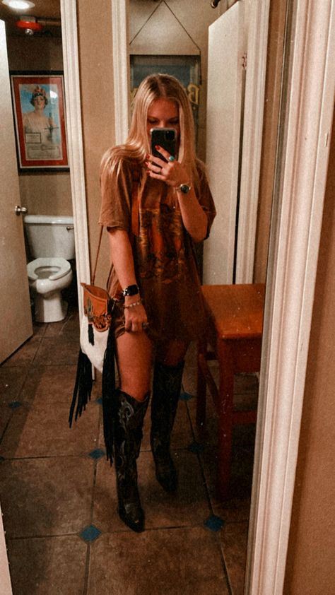 Outfits With Dan Post Boots, Women’s Western Boots Outfits, Western Sandals Outfit, Country Bar Outfits Women, Dan Post Boots Outfit, Western Grunge Style Summer, Western Vacation Outfits, Alt Country Fashion, Western Date Outfits