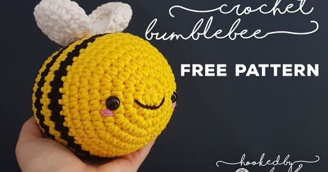 Amigurumi Bumblebee - free crochet pattern & video tutorial! ~ Hooked by Robin Bee Toys, Debbie Macomber, Easy Crochet Animals, Crochet Bee, Pola Amigurumi, Crochet Animals Free Patterns, Crochet Amigurumi Free, Crochet Animal Patterns, Diy Crochet Projects