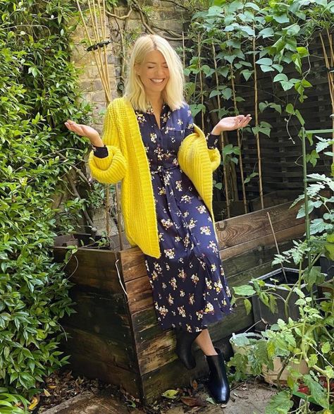 IF there was one celebrity we could swap wardrobes with, it would be Holly Willoughby. Simple. No questions asked. The mum-of-three has perfected the art of smart-casual dressing with her This Morning wardrobe. But on her off-duty days, the 39-year-old star is much more relaxed with her styling – while also remaining effortless glam. Having […] Holly Willoughby Style, Holly Willoughby Outfits, Glamour Uk, Holly Willoughby, Geometric Dress, Go Red, Popular Dresses, Floral Shirt Dress, Floral Print Midi Dress