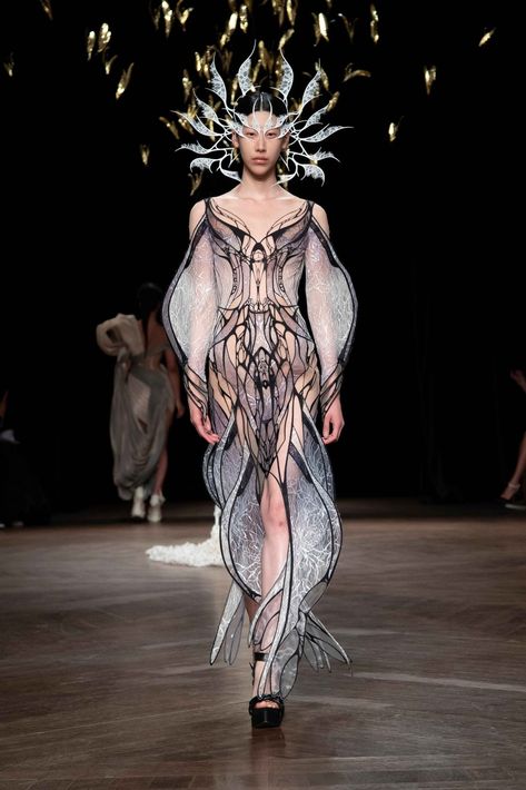 Collection | Meta Morphism | Collections | Iris van Herpen Haute Couture Iris Van Herpen, Iris Van Herpen Dresses, Iris Van Herpen Meta Morphism, Iris Van Herpen Water Dress, Iris Van Herpen Wedding Dress, Iris Van Herpen Sketchbook, Runway Behind The Scenes, Iris Van Herpen Couture, Iris Van Herpen