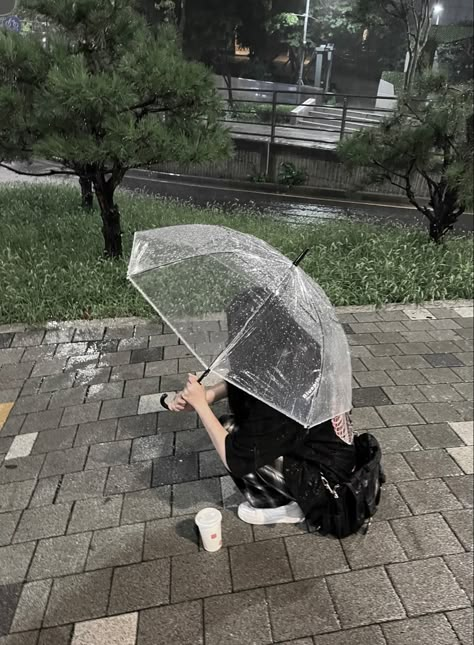 Two People Under Umbrella, Under The Rain Aesthetic, Vibe Rain, The Rain Aesthetic, Umbrella And Rain, K Pop Makeup, My School Life, Under Umbrella, Twt Layout