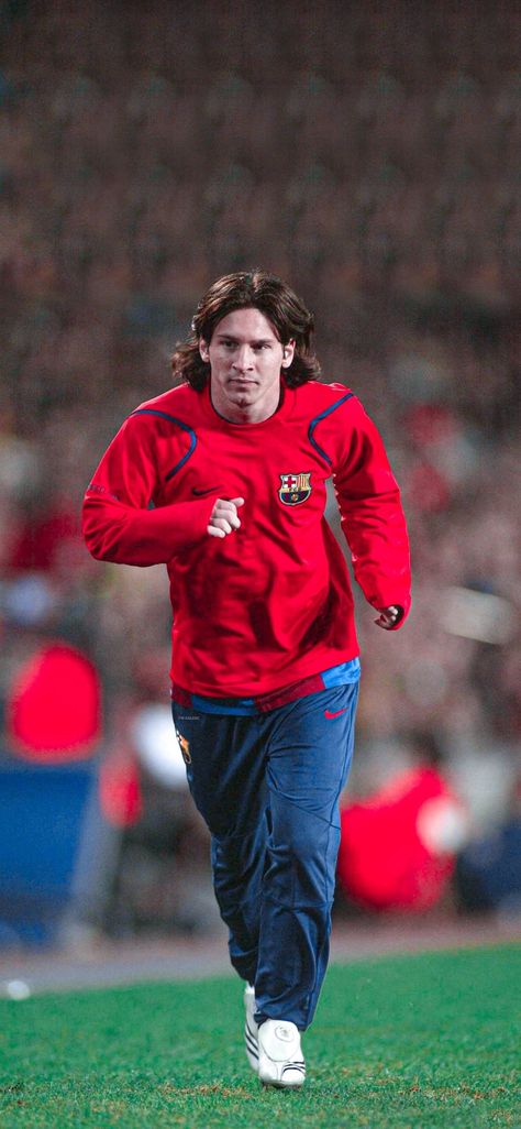 Young Messi Wallpaper, Messi Old Photos, Messi Young Wallpaper, Messi Aesthetic Wallpaper, Messi Old Pics, Messi Old Vintage Photos, Iconic Messi Photos, Rare Messi Pictures, Messi Vintage