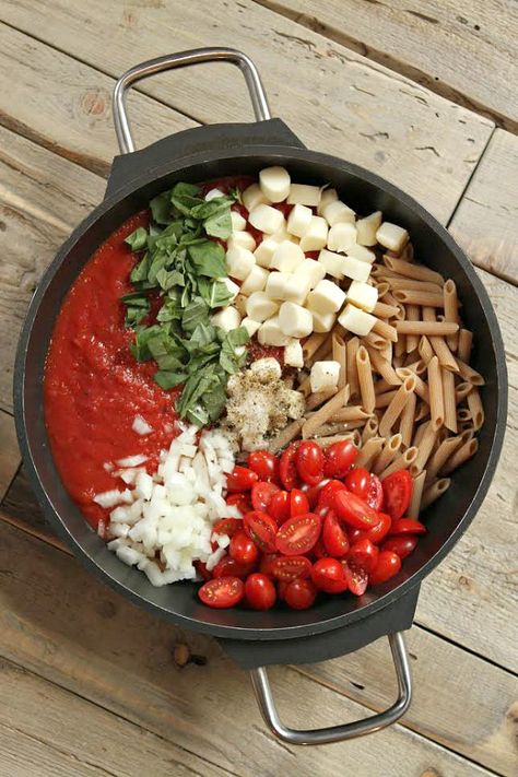 Easy One Pot Caprese Pasta Recipe Caprese Pasta With Basil, One Pot Caprese Pasta, Caprese Pasta Bake, Vegan Caprese Pasta, One Pot Pepperoni Pizza Pasta, Caprese Pasta Recipe, Caprese Pasta, Meatless Main Dishes, Recipe Girl