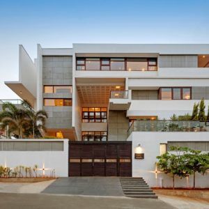 comfortable Contemporary Exterior Homes, Compound Wall Design, The Architects Diary, Compound Wall, Diy Wedding Cake, Wedding Cake Recipe, Contemporary Exterior, House Outside Design, Mansions Luxury