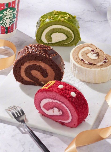 Japanese Roll Cake, Dessert Book, Swiss Roll Cake, Diy Desserts, Desserts Menu, Mousse Recipes, Swiss Roll, Sweets Cake, Food Garnishes