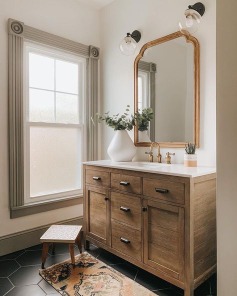 Bathroom Ideas Vintage, Neutral Bathroom Ideas, Huge Rugs, Neutral Bathroom, Primary Bedroom, Big Design, Ideas Vintage, Black Floor, Neutral Decor