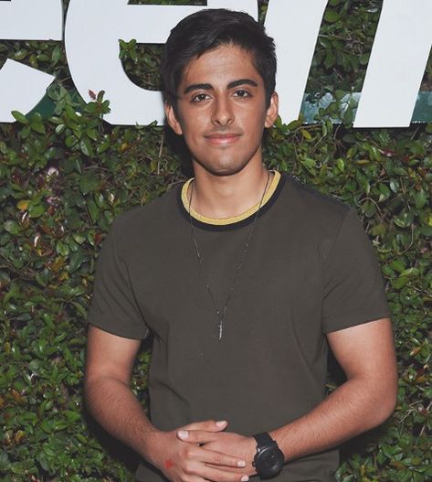 Karan Brar Ravi Ross, Stargirl Movie, Zachary Gordon, Karan Brar, Diary Of A Wimpy, Diary Of A Wimpy Kid, Good Luck Charlie, Disney Channel Stars, Wimpy Kid