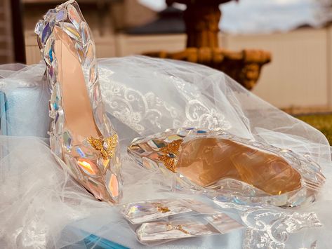 Real Glass Slippers Heels, Wedding Shoes Glass Slipper, Glass Wedding Shoes, Real Glass Slippers, Glass Slipper Cinderella Wedding Shoes, Glass Slippers Wedding Shoes, Clear Cinderella Heels, Glass Heels Cinderella, Glass Shoes High Heels