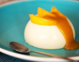 This Panna Cotta uses honey instead of sugar to sweeten it, adding a delicious touch of honey flavour. Accompanied with fresh peach purée, it makes for a light summer dessert 🍑. 📷@iambrettfield Recipe link in bio! Light Summer Desserts, Peach Puree, Make Ahead Desserts, Summer Dessert, Light Summer, Eggs Benedict, Egg Cup, The Sweet, Honey