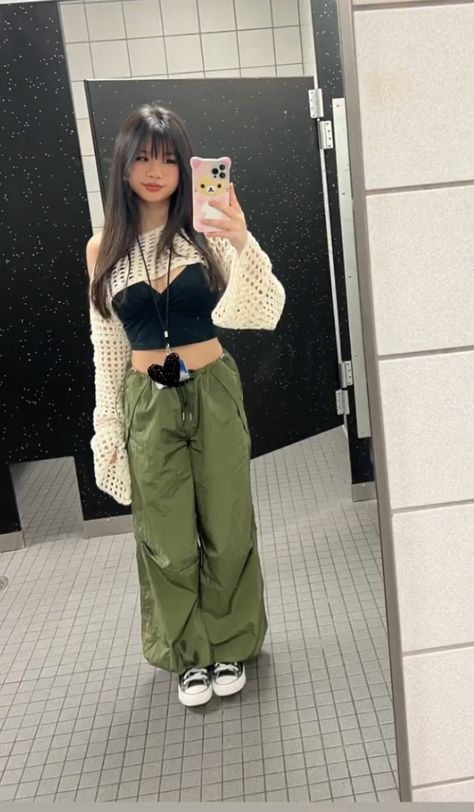 Kpop Shirt Outfit, Hollow Sweater Outfit, Cargo Pants Alt Outfit, Rave Cargo Pants Outfit, Pretty Outfits Shein, Outfit Inspo Cargos, Hollow Out Sweater Outfit, Half Corset Outfit, Y2k Outfit Inspo For School