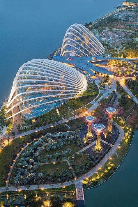 Gardens By The Bay Singapore, Architecture Cool, Singapore Garden, Traveling Adventure, Singapore Sling, Halong Bay, Amazing Buildings, Gardens By The Bay, British Airways