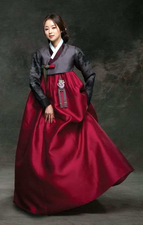 custom made hanbok dress Black Korean Dress, Korean Historical Fashion, Dress Outfits Korean, Korean Traditional Dress Hanbok, Traditional Korean Clothing, Hanbok Dress, Black Korean, Outfit Korean Style, Modern Hanbok