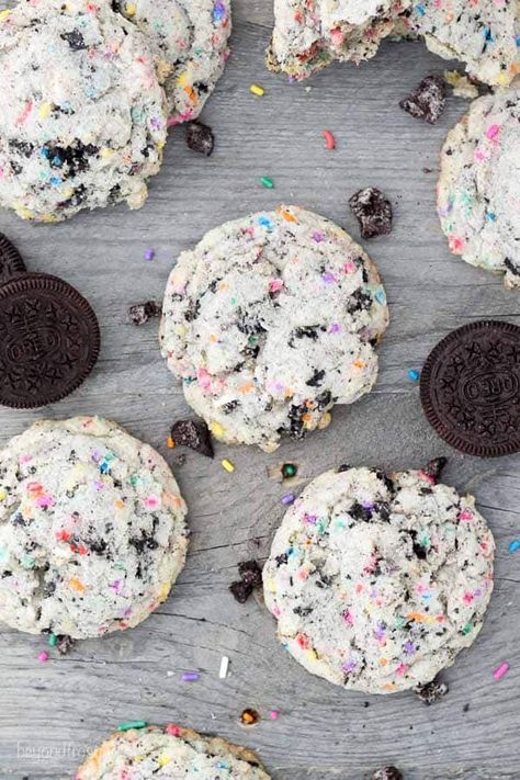 Adorable Desserts, Cookies With Sprinkles, Strawberry Pop Tart, Kids Treats, Funfetti Cookies, Crushed Oreos, Soft Sugar Cookies, Summer Cookies, Gourmet Cookies