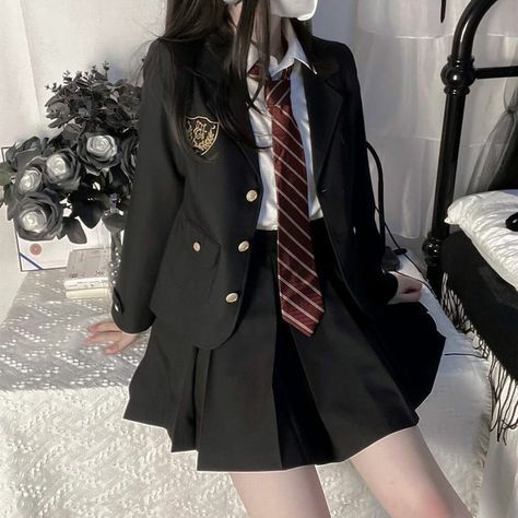 Korean School Uniform Boys And Girls, Korean High School Uniform, Aesthetic School Uniform, School Uniforms Cute, Oc List, Black School Uniform, Cool Uniforms, Aesthetic Uniform, Korean Uniform