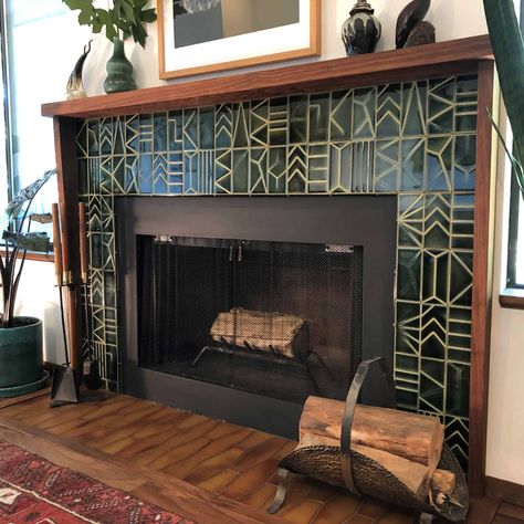 Art Deco Fireplace, Fireplace Tile Surround, Fireplace Remodel, Diy Fireplace, Home Fireplace, Fireplace Makeover, Fireplace Tile, Brick Fireplace, Beautiful Tile