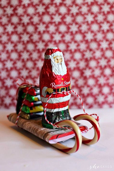 Christmas Candy Crafts, Candy Sleigh, Candy Cane Sleigh, Christmas Candy Gifts, Sleigh Christmas, Santa Candy, Candy Crafts, Fun Christmas Crafts, Christmas Crafts For Gifts