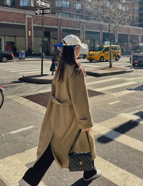 Michelle Choi Outfits, Michelle Choi, Models Off Duty Style, Neutral Outfit, Models Off Duty, French Girl, College Outfits, Style Icons, Fashion Inspo Outfits