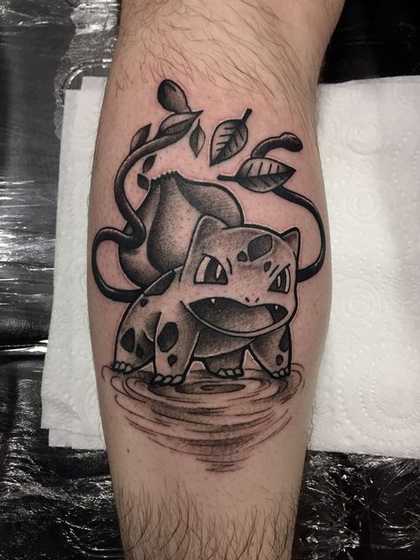 Pokemon Bulbasaur Tattoo, Pokemon Tattoo Bulbasaur, Bulbasaur Tattoo, Tattoos Pokemon, Hand Tattoos Pictures, Nerd Tattoos, Hand Tattoo Images, Pikachu Tattoo, Tattoo Anime